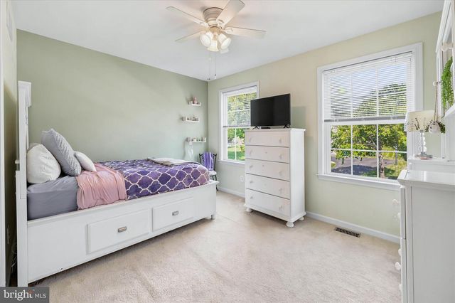 27 TWIN CREEKS DR, Thornton, PA 19373