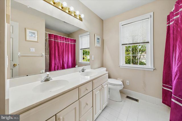 27 TWIN CREEKS DR, Thornton, PA 19373