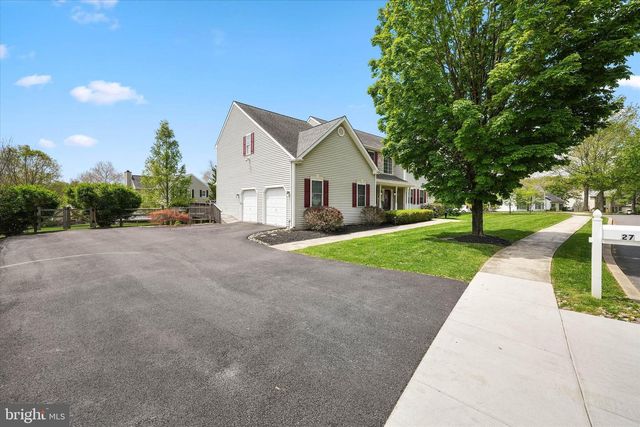 27 TWIN CREEKS DR, Thornton, PA 19373