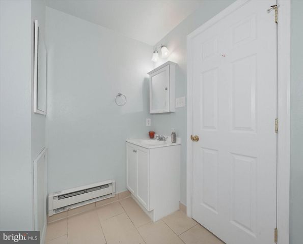 27 TWIN CREEKS DR, Thornton, PA 19373