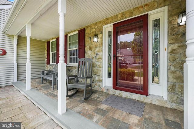 27 TWIN CREEKS DR, Thornton, PA 19373