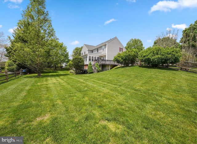 27 TWIN CREEKS DR, Thornton, PA 19373