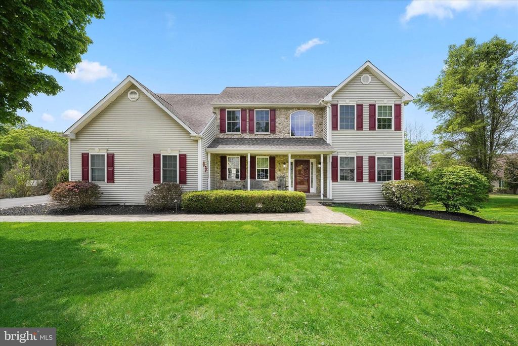27 TWIN CREEKS DR, Thornton, PA 19373