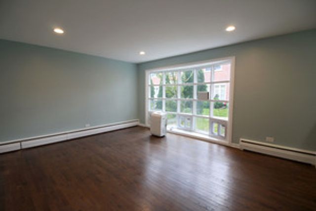 8829 Robin Drive B, Des Plaines, IL 60016