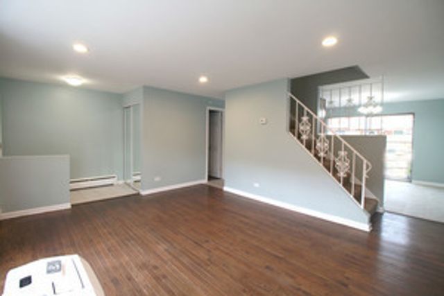 8829 Robin Drive B, Des Plaines, IL 60016