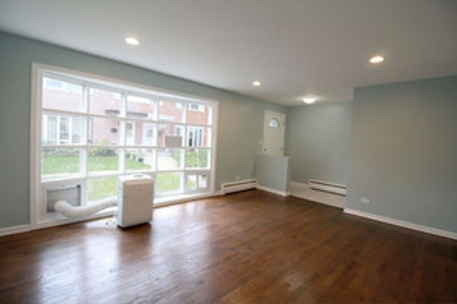 8829 Robin Drive B, Des Plaines, IL 60016