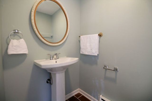 8829 Robin Drive B, Des Plaines, IL 60016