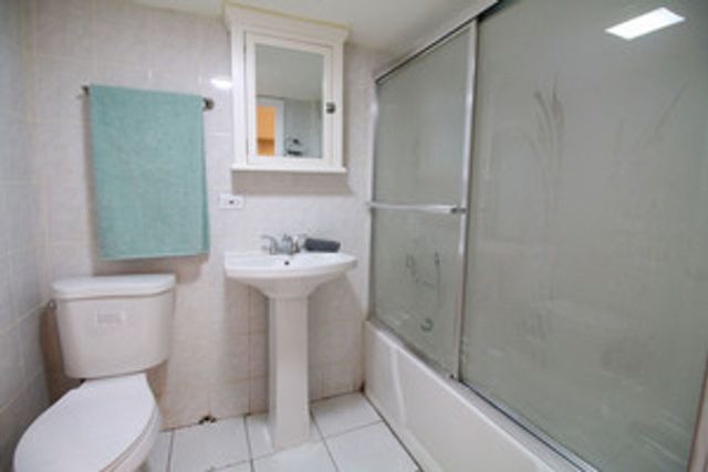 8829 Robin Drive B, Des Plaines, IL 60016