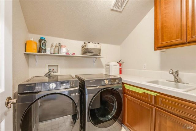 214 Ranch Ct, Novato, CA 94945