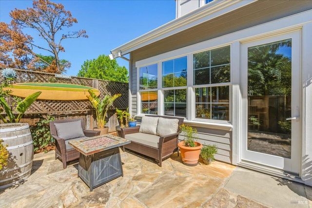 214 Ranch Ct, Novato, CA 94945