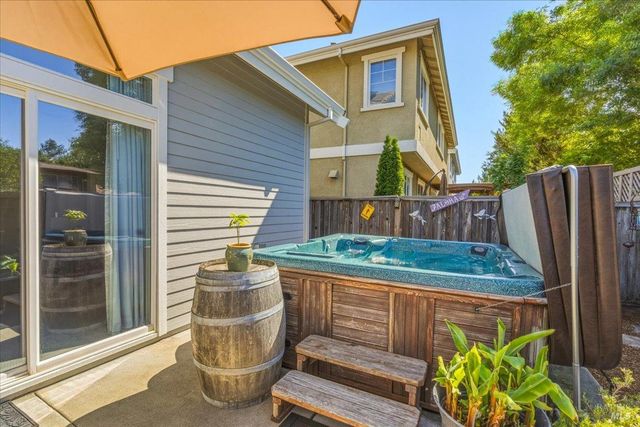 214 Ranch Ct, Novato, CA 94945