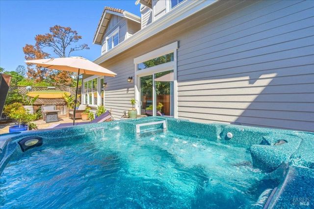 214 Ranch Ct, Novato, CA 94945