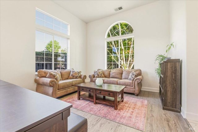 214 Ranch Ct, Novato, CA 94945