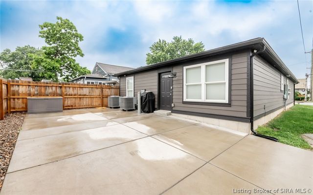 1422 E Elm Street, New Albany, IN 47150