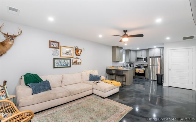 1422 E Elm Street, New Albany, IN 47150