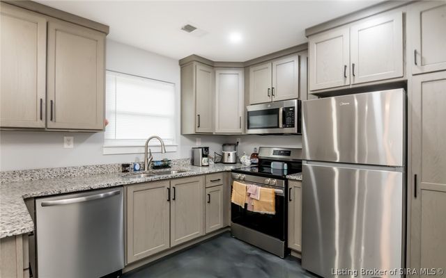 1422 E Elm Street, New Albany, IN 47150