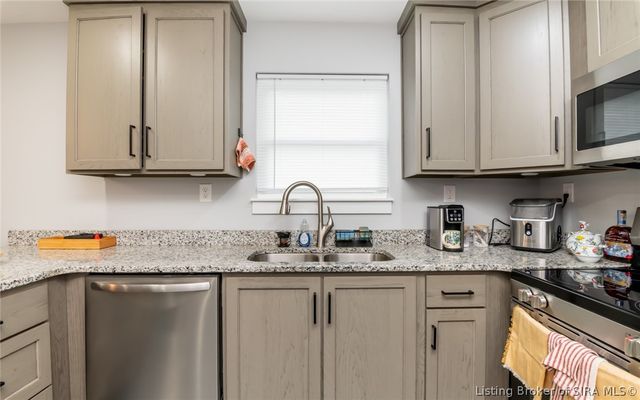 1422 E Elm Street, New Albany, IN 47150