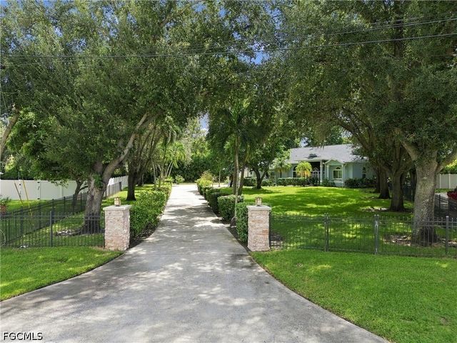 3778 Hidden Acres CIR S, North Fort Myers, FL 33903