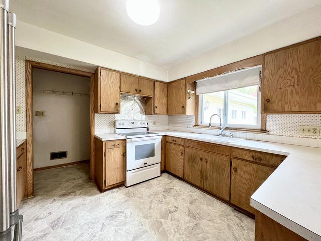 3205 N 10th STREET, Sheboygan, WI 53083