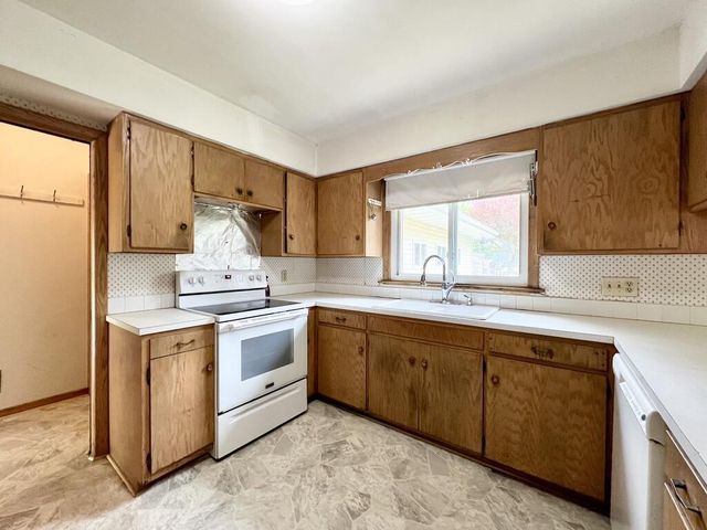 3205 N 10th STREET, Sheboygan, WI 53083