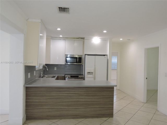 551 E 39th St 1, Hialeah, FL 33013