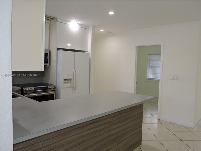 551 E 39th St 1, Hialeah, FL 33013