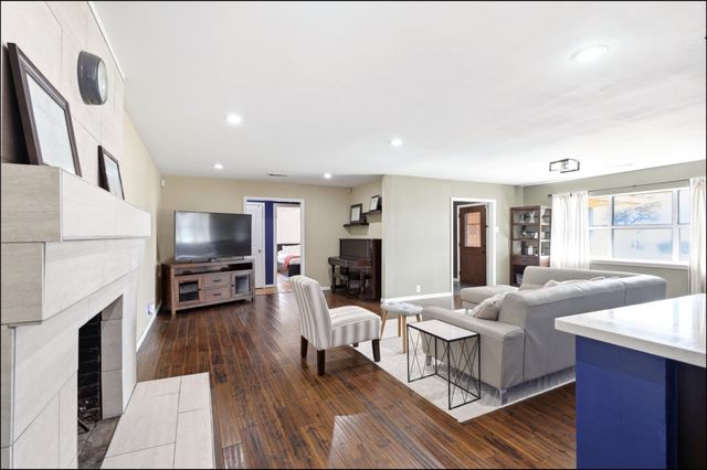 6725 Braeburn Drive, Dallas, TX 75214