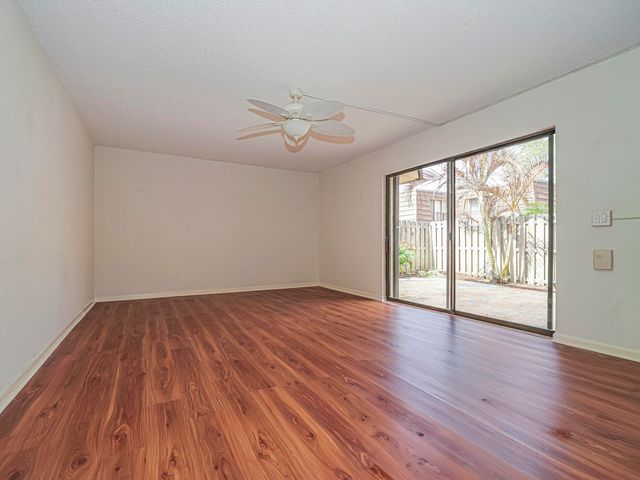 1166 6th Avenue 20a, Vero Beach, FL 32960