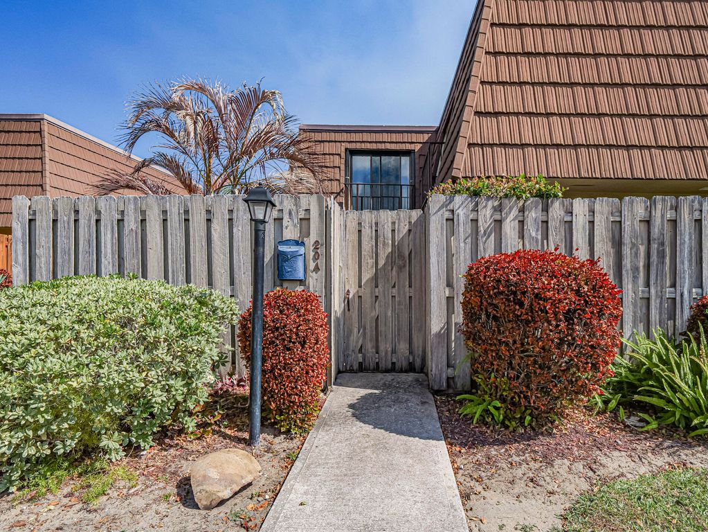 1166 6th Avenue 20a, Vero Beach, FL 32960