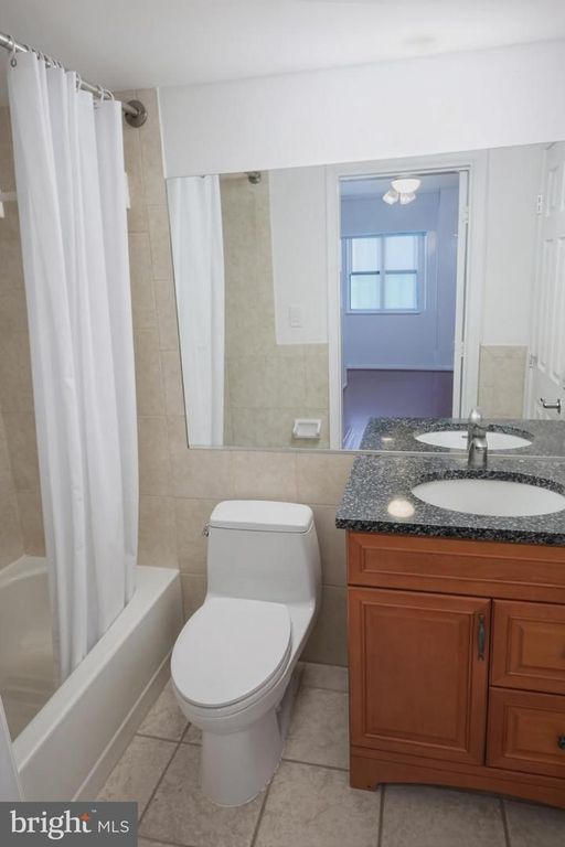 Image 10 of property listing at 4808 MOORLAND LN #701, Bethesda, MD 20814