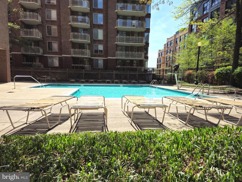 Image 16 of property listing at 4808 MOORLAND LN #701, Bethesda, MD 20814