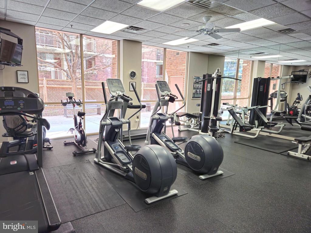 Image 17 of property listing at 4808 MOORLAND LN #701, Bethesda, MD 20814