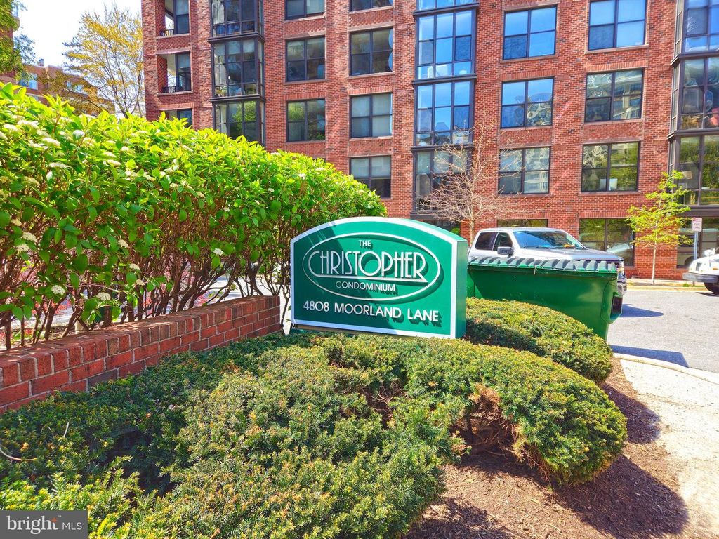 Image 2 of property listing at 4808 MOORLAND LN #701, Bethesda, MD 20814