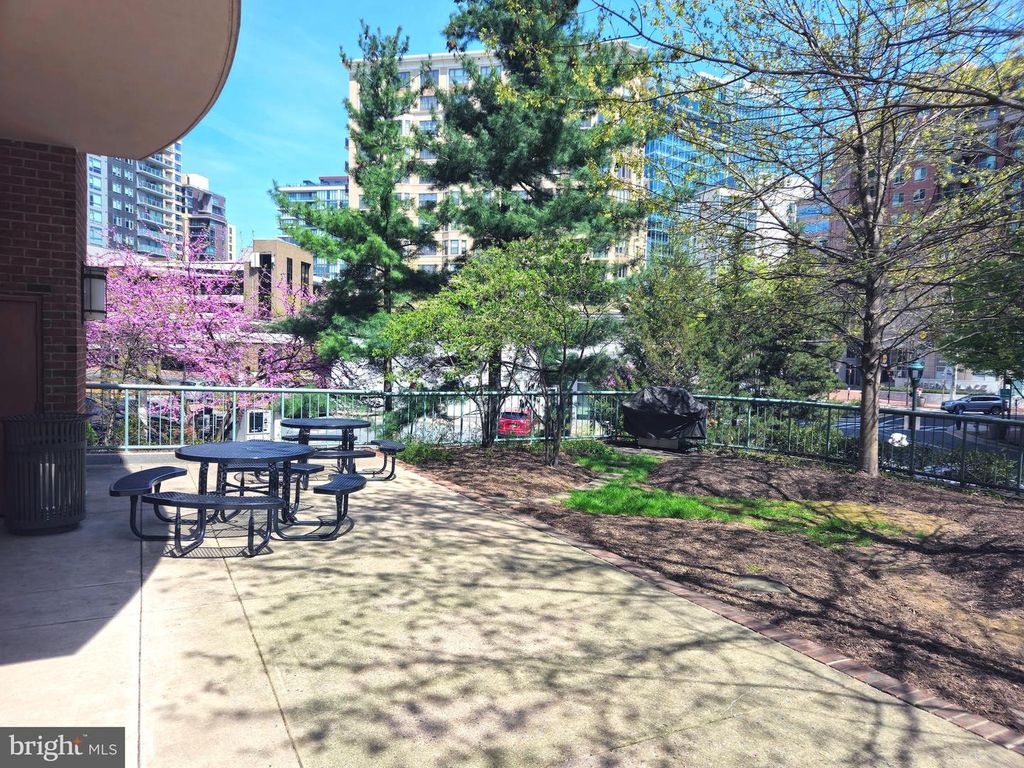 Image 20 of property listing at 4808 MOORLAND LN #701, Bethesda, MD 20814