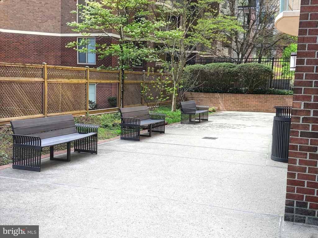 Image 21 of property listing at 4808 MOORLAND LN #701, Bethesda, MD 20814