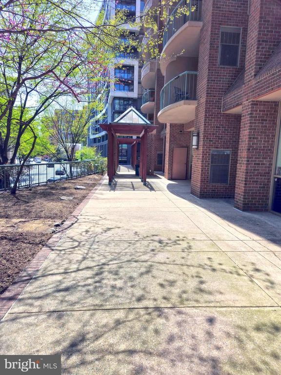 Image 22 of property listing at 4808 MOORLAND LN #701, Bethesda, MD 20814