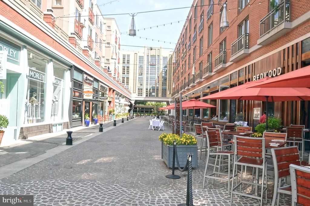 Image 24 of property listing at 4808 MOORLAND LN #701, Bethesda, MD 20814