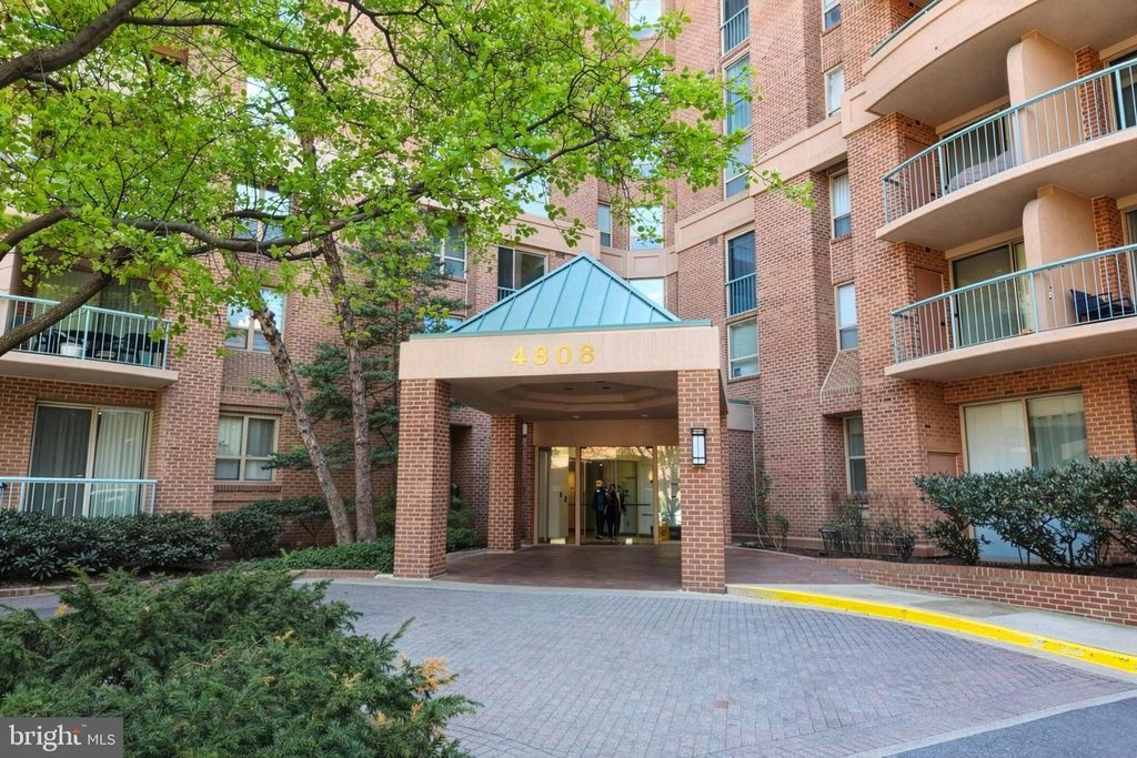 Image 3 of property listing at 4808 MOORLAND LN #701, Bethesda, MD 20814