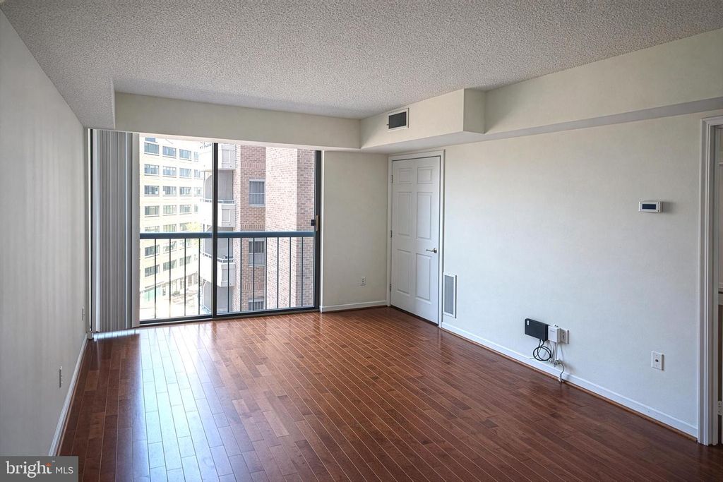 Image 6 of property listing at 4808 MOORLAND LN #701, Bethesda, MD 20814