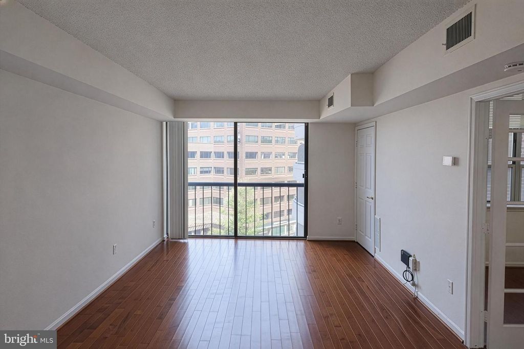 Image 7 of property listing at 4808 MOORLAND LN #701, Bethesda, MD 20814