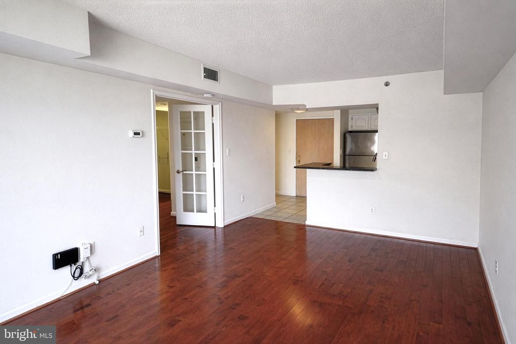 Image 8 of property listing at 4808 MOORLAND LN #701, Bethesda, MD 20814