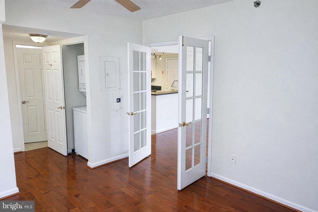 Image 9 of property listing at 4808 MOORLAND LN #701, Bethesda, MD 20814