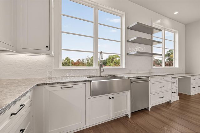 2461 Baycrest Drive, Houston, TX 77058