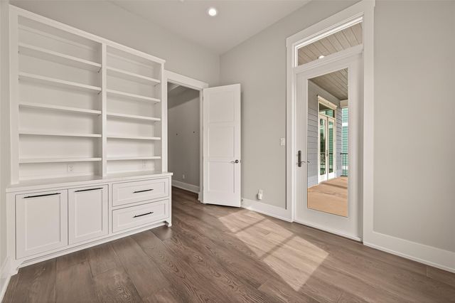 2461 Baycrest Drive, Houston, TX 77058