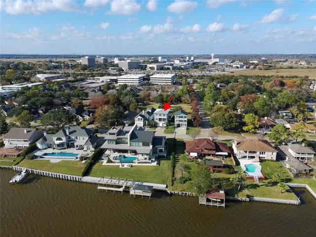 2461 Baycrest Drive, Houston, TX 77058