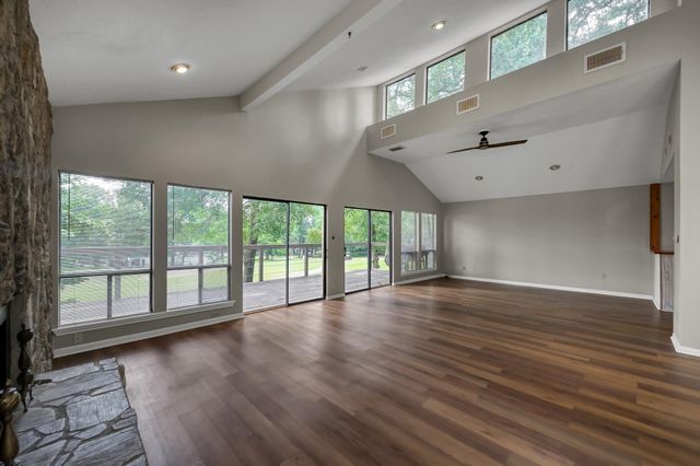 4 Waters Edge Street, Conroe, TX 77356