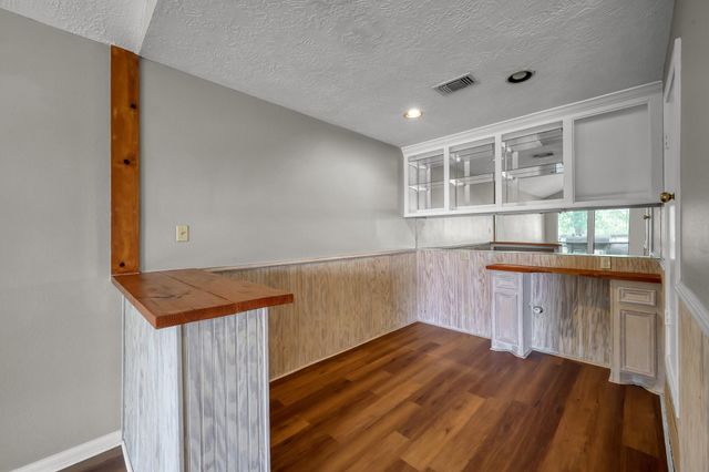 4 Waters Edge Street, Conroe, TX 77356