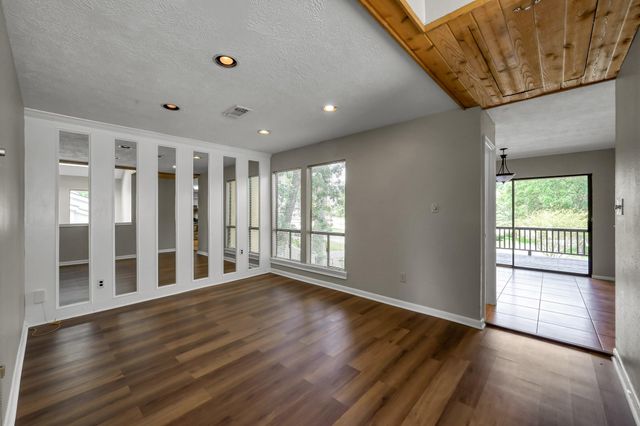 4 Waters Edge Street, Conroe, TX 77356