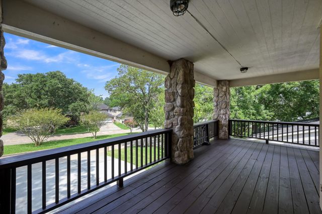 4 Waters Edge Street, Conroe, TX 77356