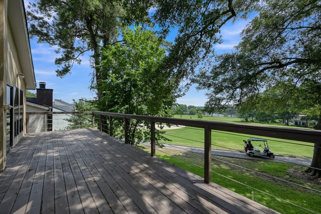 4 Waters Edge Street, Conroe, TX 77356